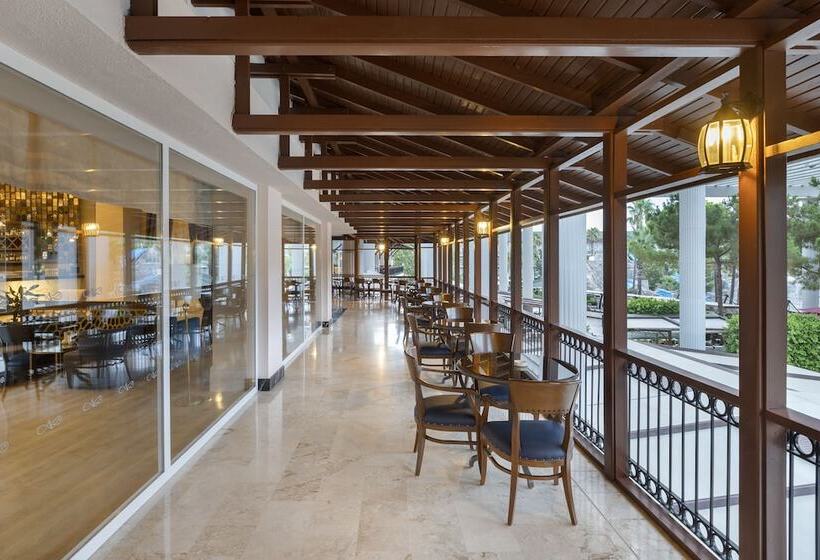 בית מלון כפרי Dobedan World Palace