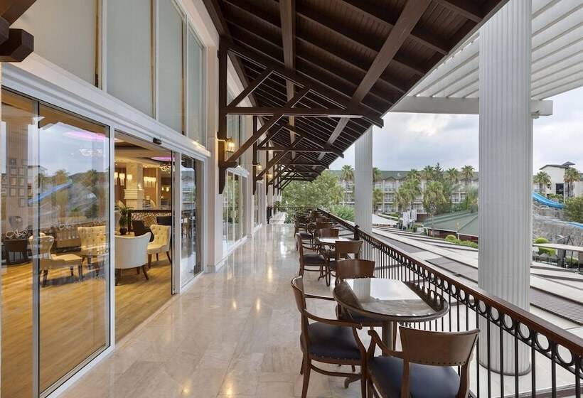 בית מלון כפרי Dobedan World Palace