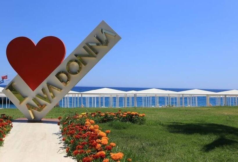 בית מלון כפרי Dobedan World Palace