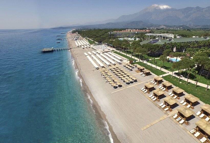 בית מלון כפרי Dobedan World Palace