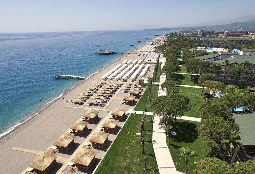 בית מלון כפרי Dobedan World Palace