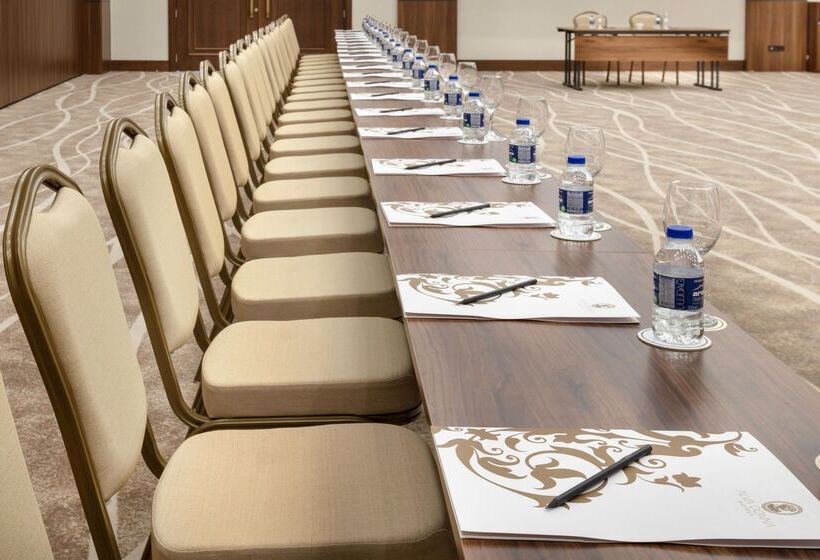 בית מלון כפרי Dobedan World Palace