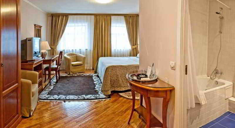 Отель Jouk Jacque