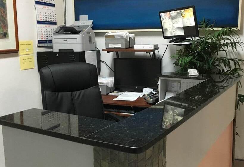 호텔 Borinquen Beach Inn