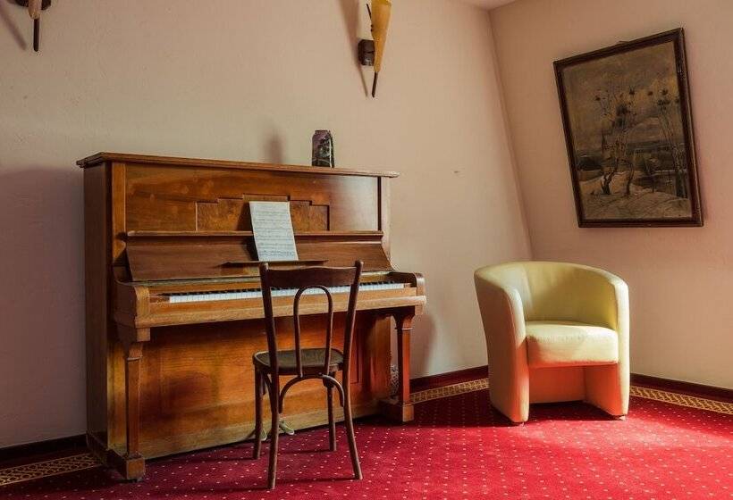 هتل The Brothers Karamazov