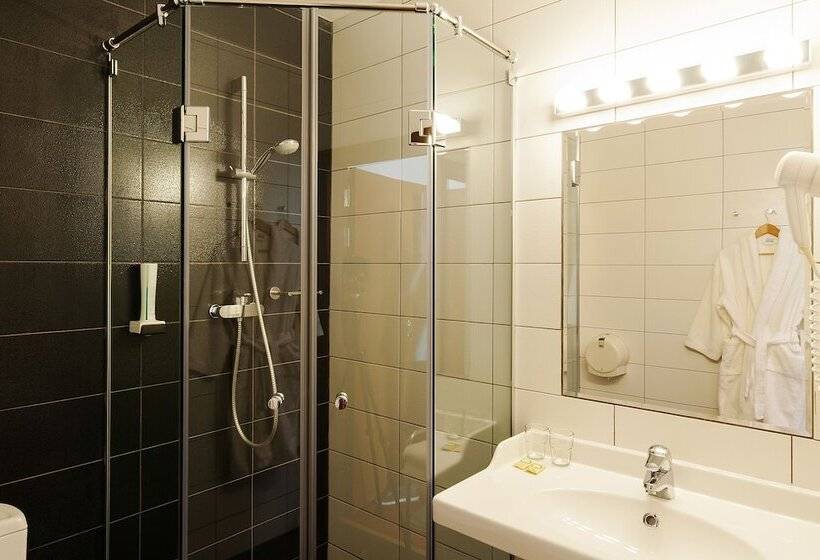 هتل The Brothers Karamazov