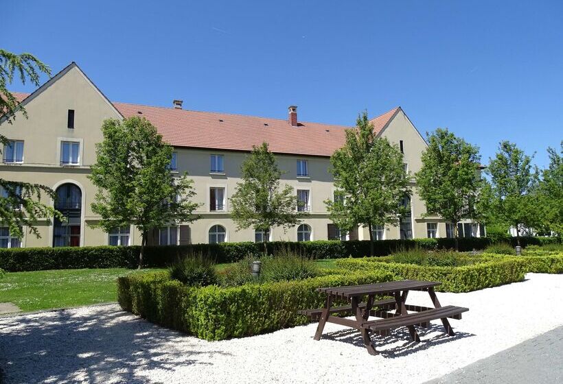 酒店 Campanile Val De France