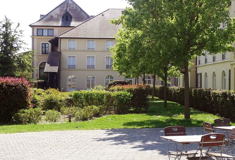 酒店 Campanile Val De France