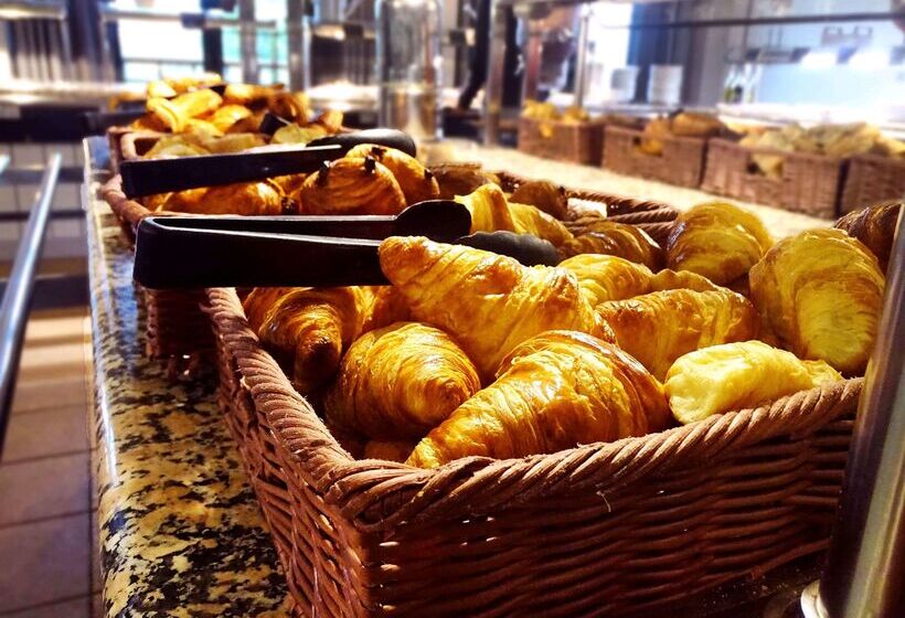 酒店 Campanile Val De France