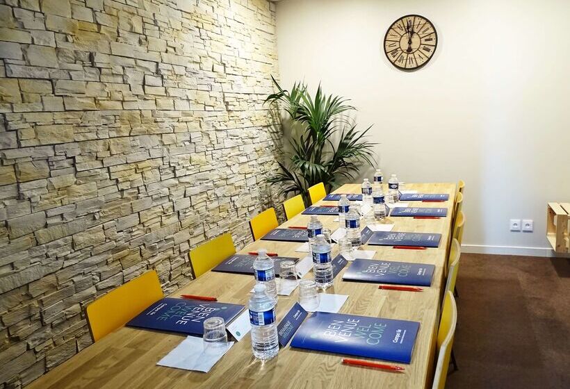 酒店 Campanile Val De France