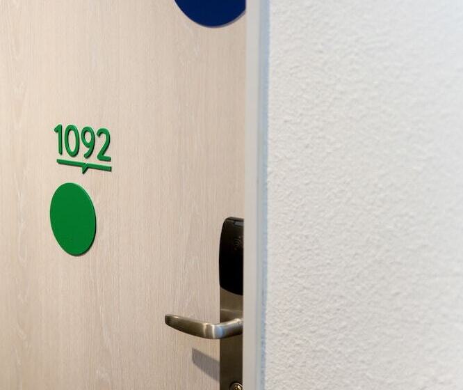 酒店 Campanile Val De France