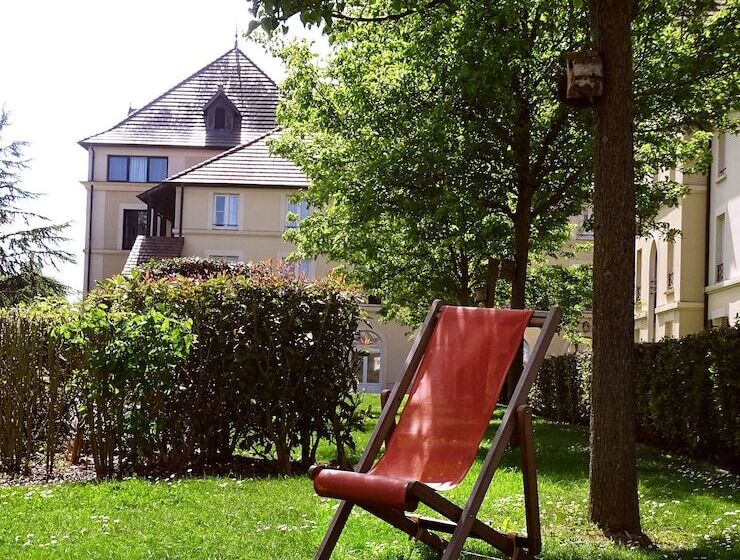 酒店 Campanile Val De France