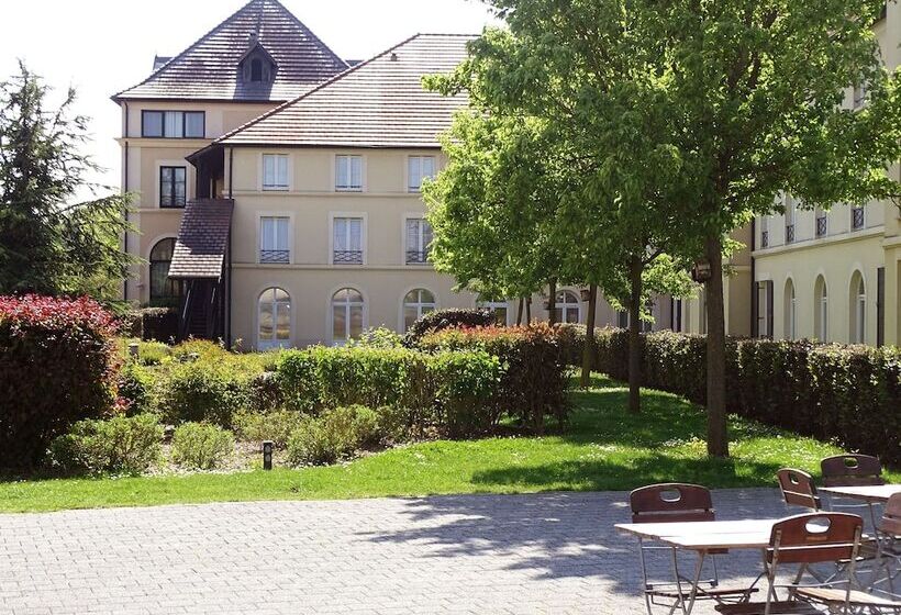 酒店 Campanile Val De France