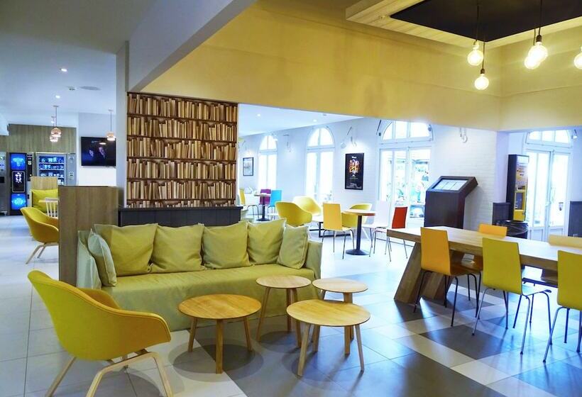 酒店 Campanile Val De France