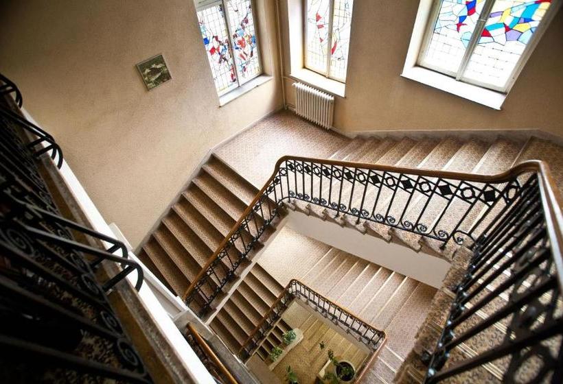 בית מלון כפרי Coroana