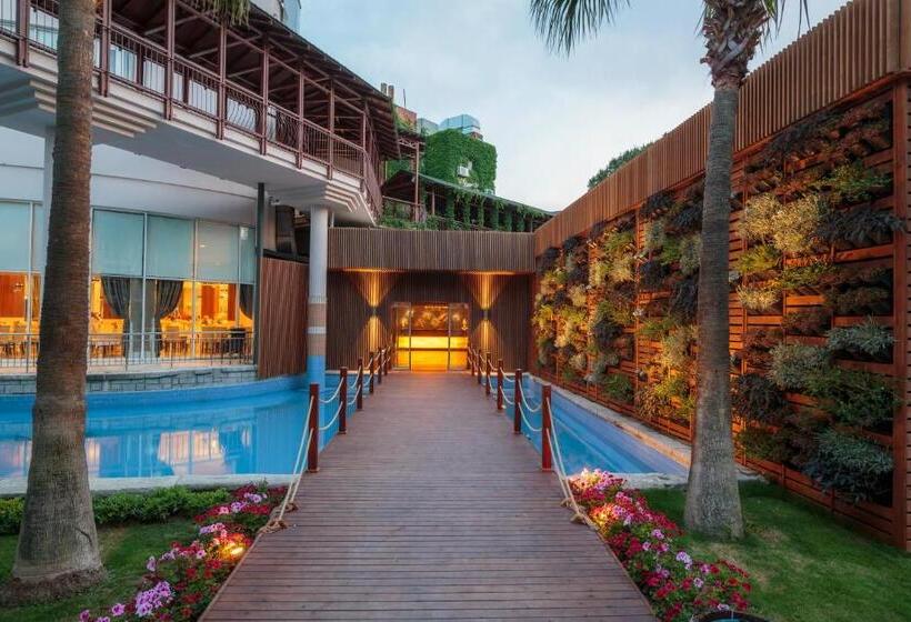 בית מלון כפרי Dobedan World Palace