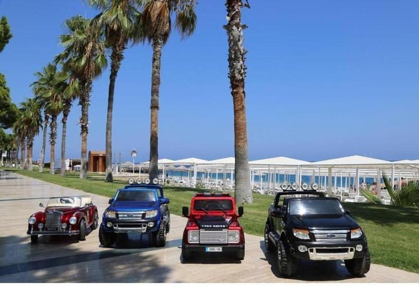 בית מלון כפרי Dobedan World Palace