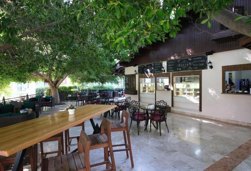 בית מלון כפרי Dobedan World Palace