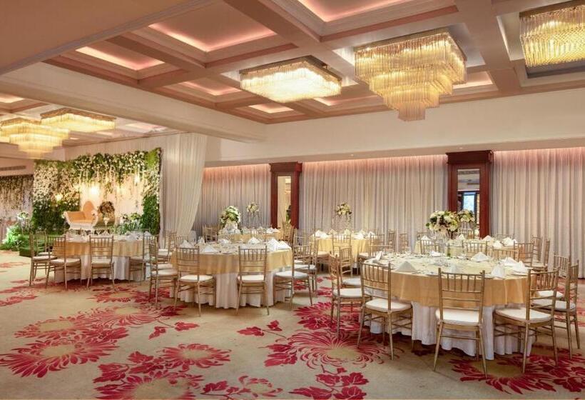 Отель Earls Regency