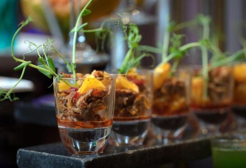 호텔 Earls Regency