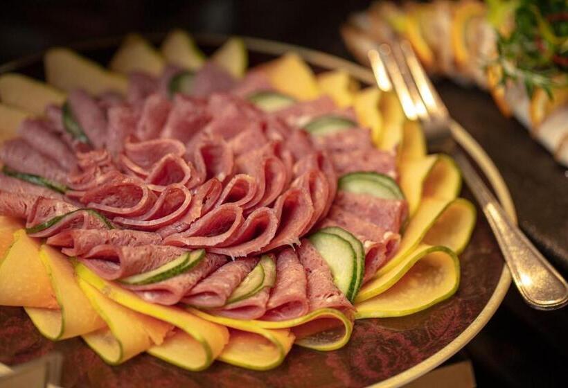 Отель Earls Regency