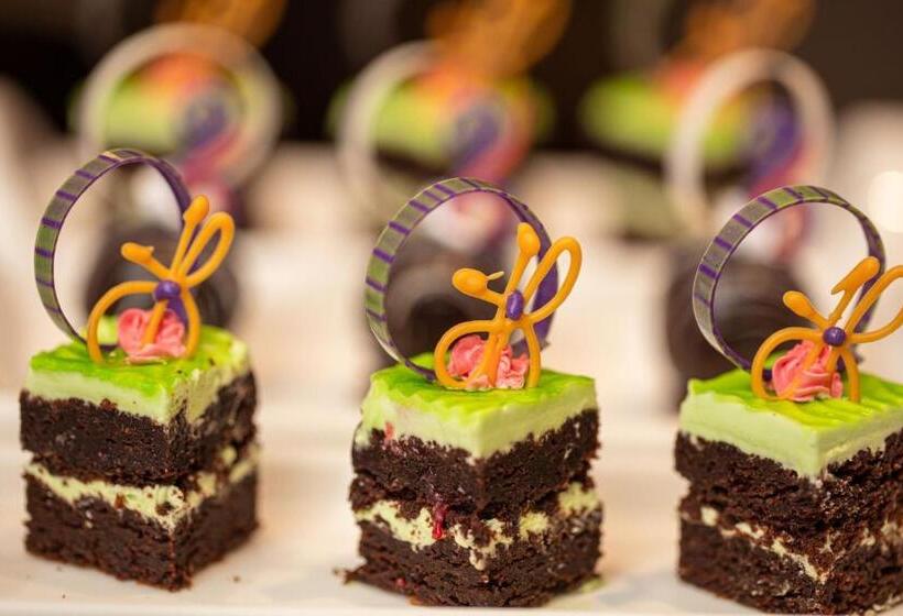 호텔 Earls Regency