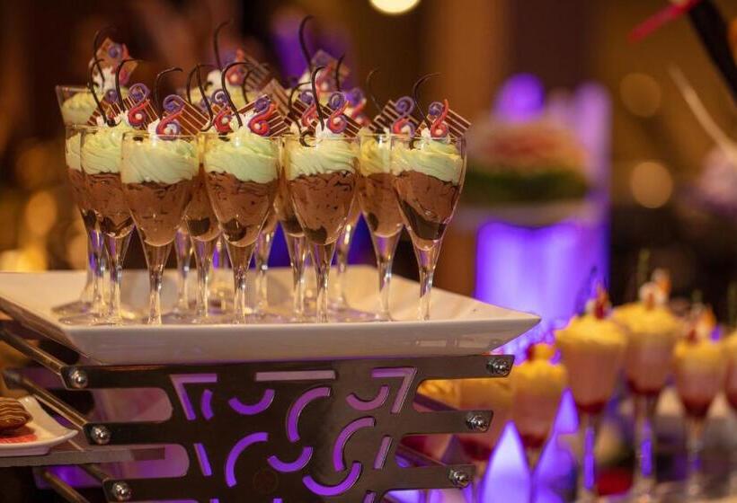 Отель Earls Regency