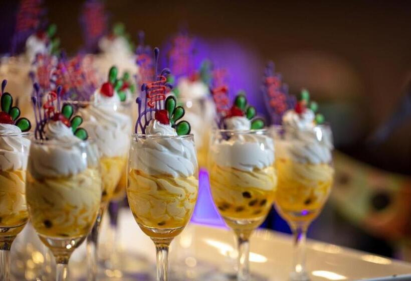 Отель Earls Regency