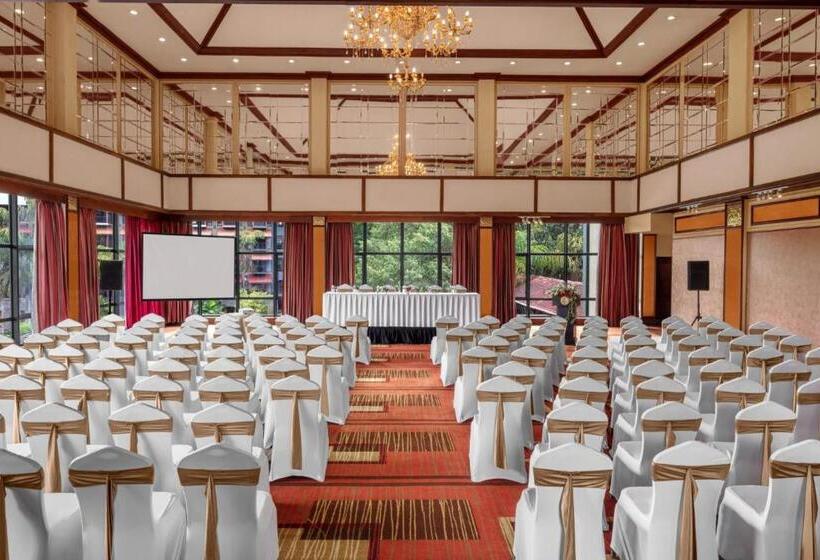 호텔 Earls Regency