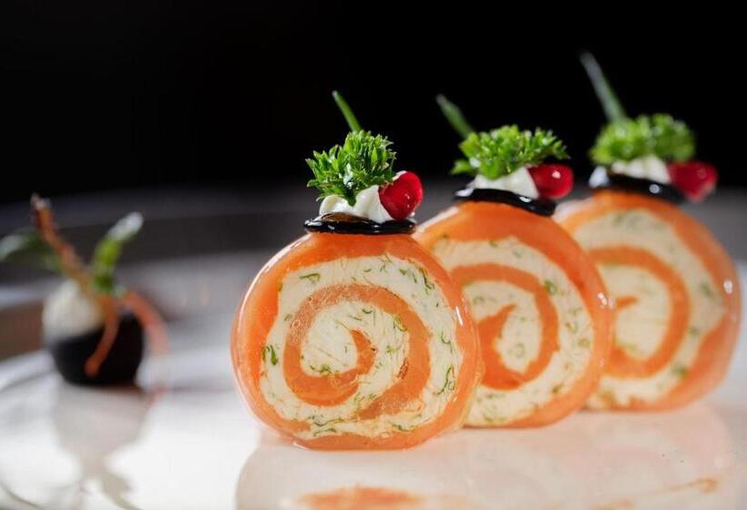 Отель Earls Regency