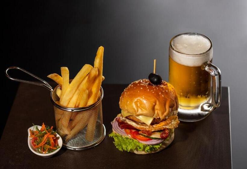 호텔 Earls Regency