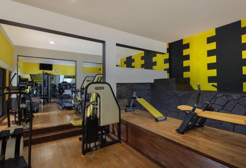 Отель Earls Regency