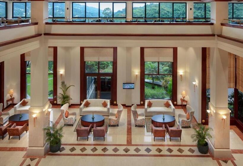 호텔 Earls Regency