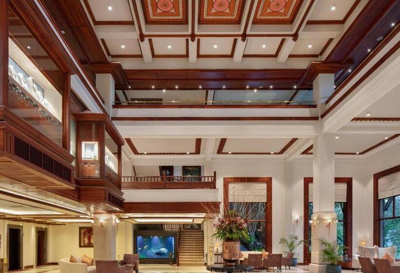 호텔 Earls Regency