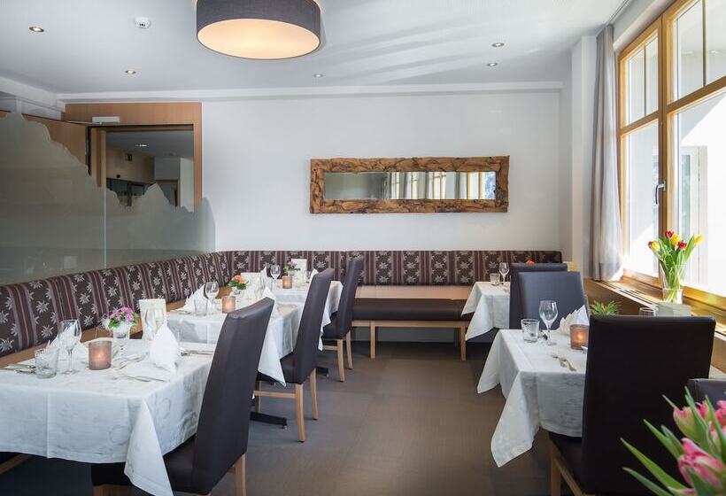 Отель Edelweiss Superior