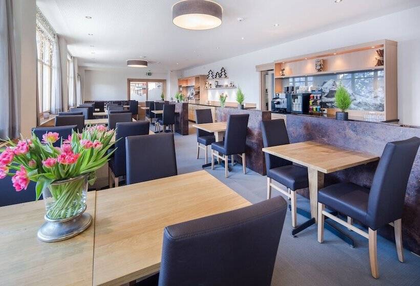 Отель Edelweiss Superior