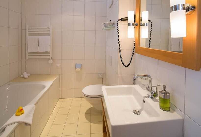 Отель Edelweiss Superior