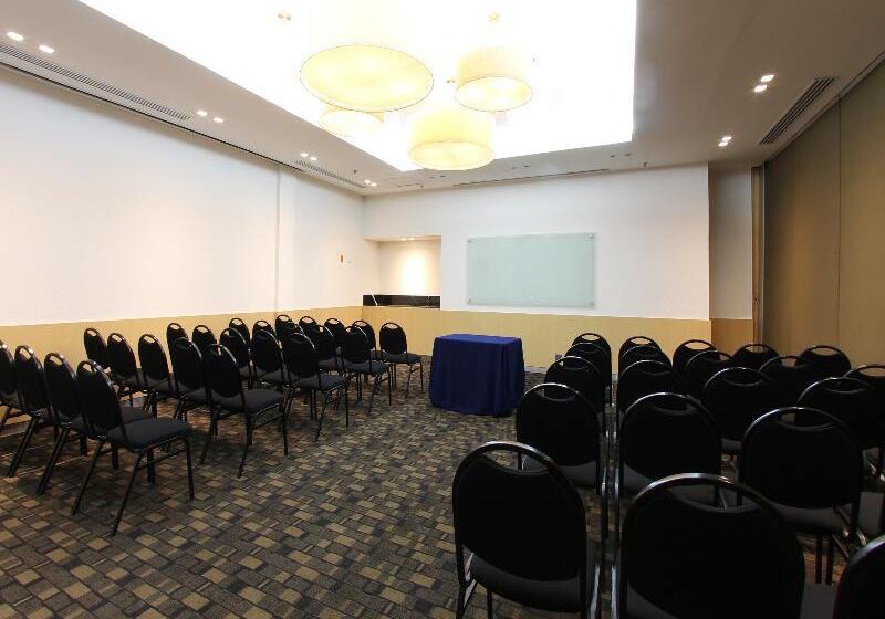 ホテル Fiesta Inn Insurgentes Viaducto