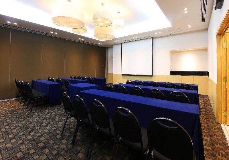 ホテル Fiesta Inn Insurgentes Viaducto