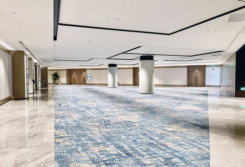 Отель Voco Changzhou Fudu