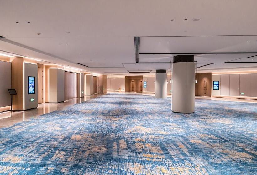 Отель Voco Changzhou Fudu