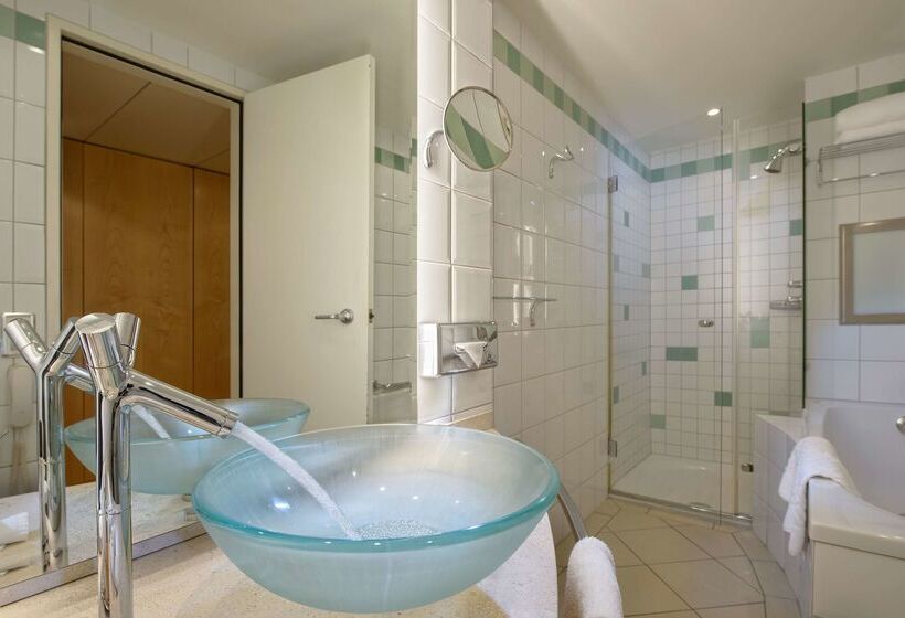 Отель Hilton Zurich Airport