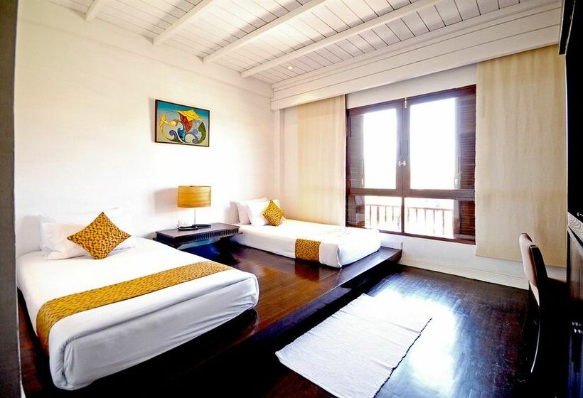 Iyara Beach Hotel And Plaza