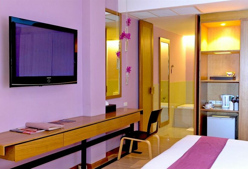 Iyara Beach Hotel And Plaza