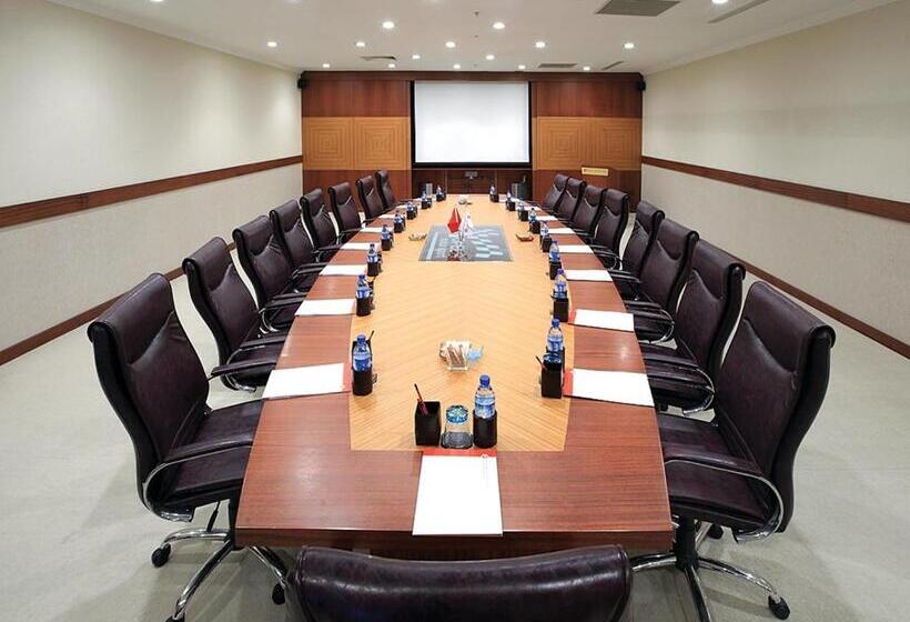 فندق Kaya İstanbul Fair & Convention