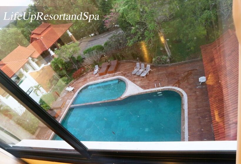 Отель Life Up Resort And Spa