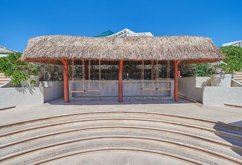 هتل Live Aqua Beach Resort Cancun