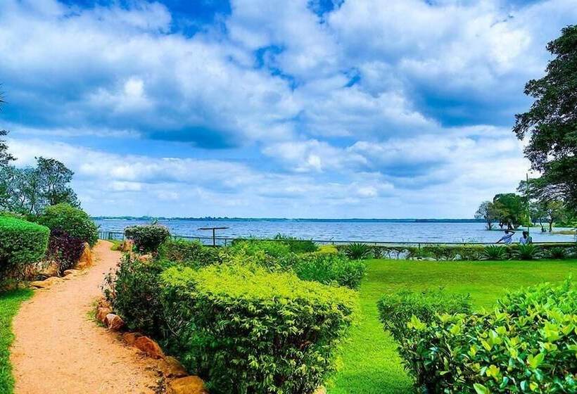 酒店 Miridiya Lake Resort