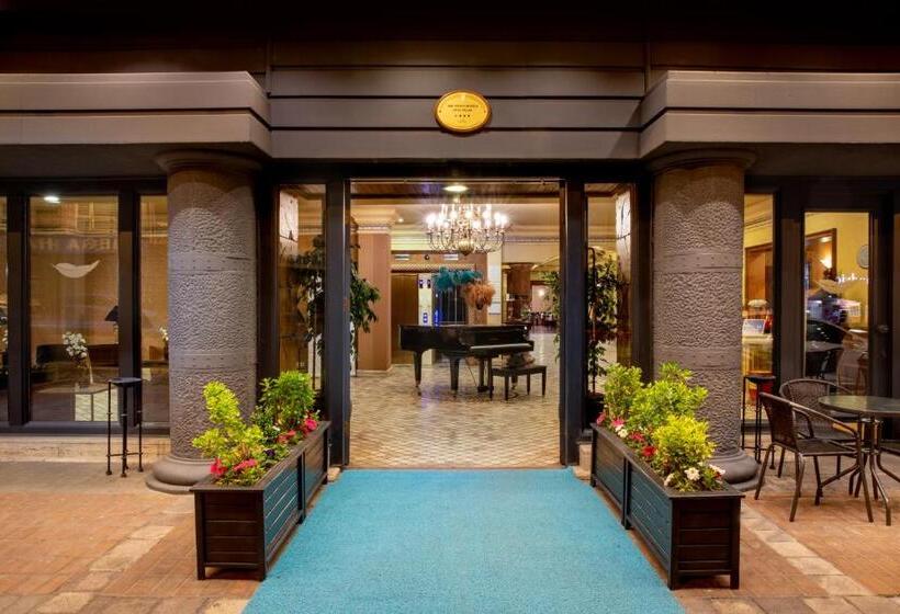 The Wings Hotels Neva Palas