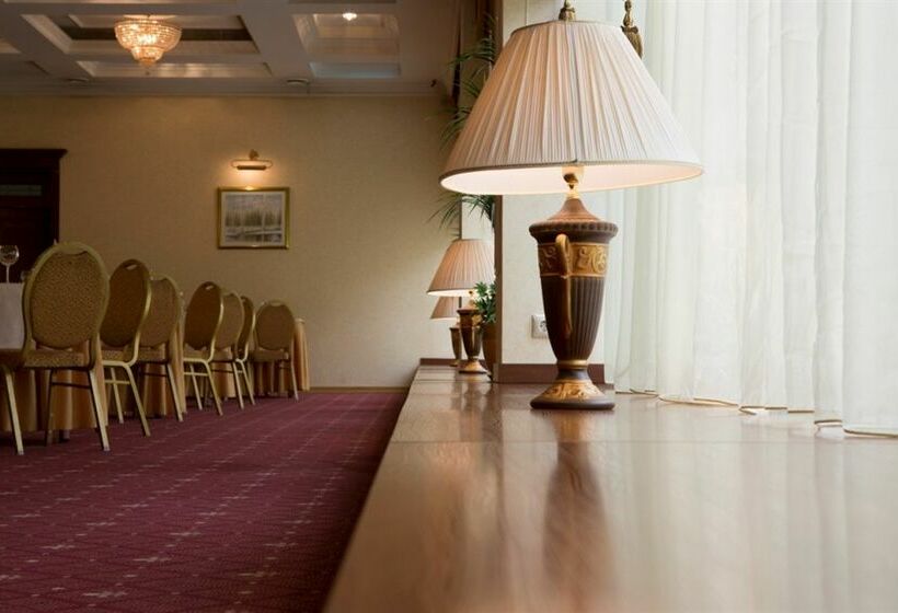 هتل Park Inn By Radisson Poliarnie Zori Murmansk